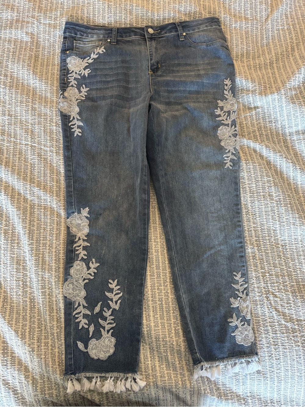 Embroidered jeans with tassels!